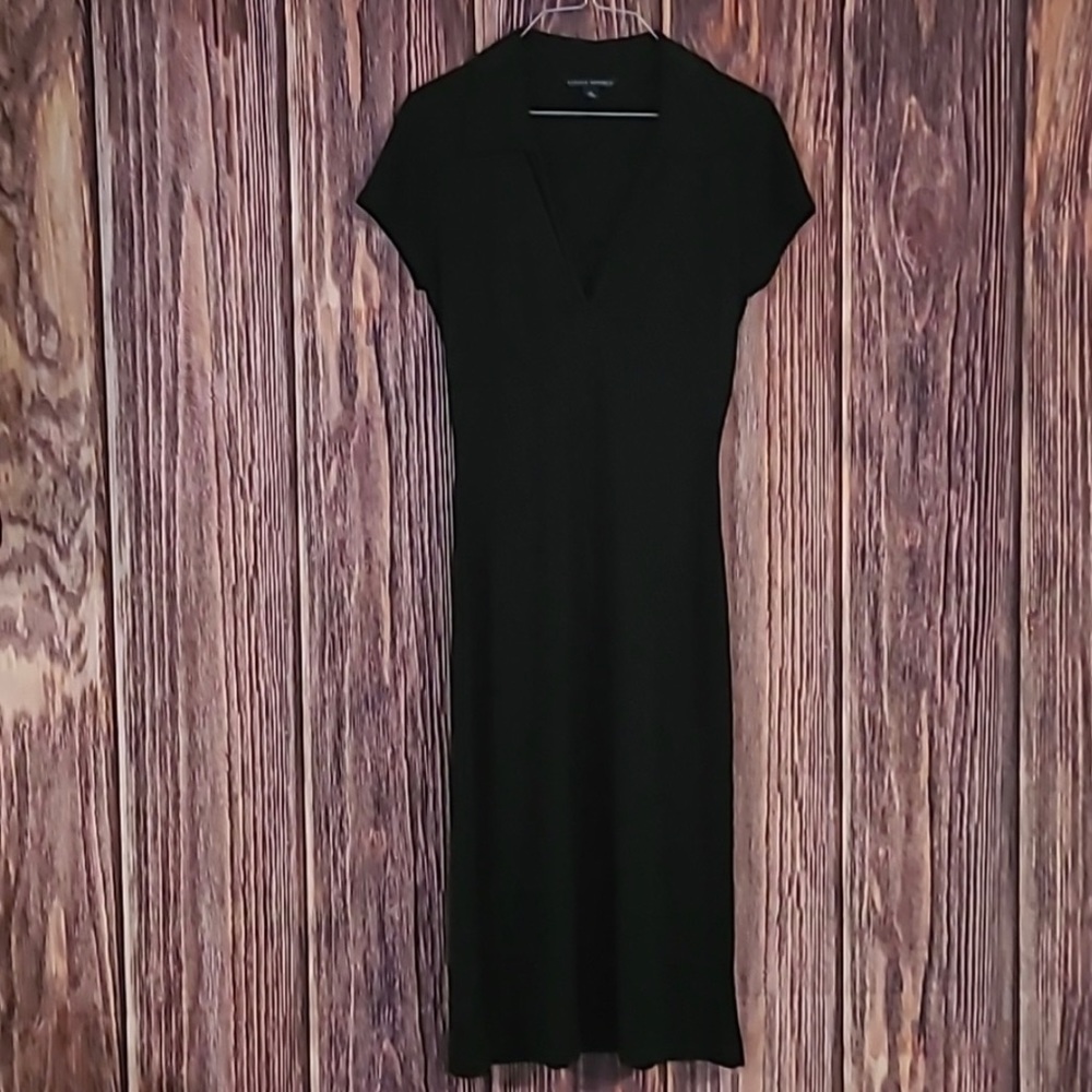 Banana Republic Black V-neck short sleeve classic slip on dress. Size Medium.